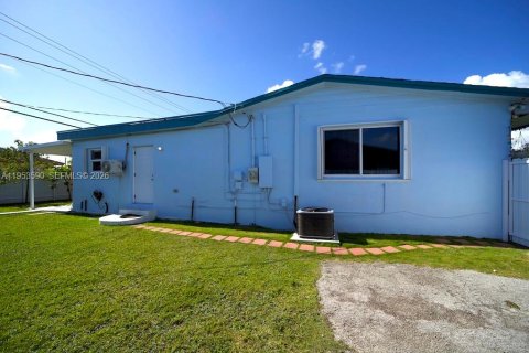 Villa ou maison à vendre à Miami, Floride: 4 chambres, 128.21 m2 № 2008305 - photo 15