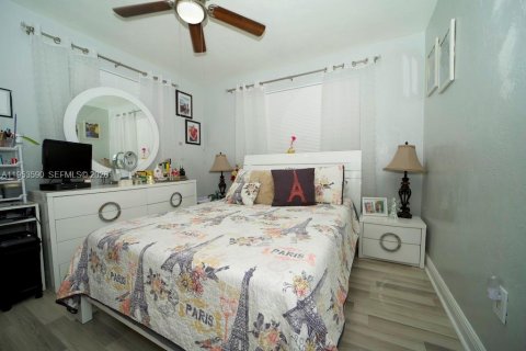 Villa ou maison à vendre à Miami, Floride: 4 chambres, 128.21 m2 № 2008305 - photo 8