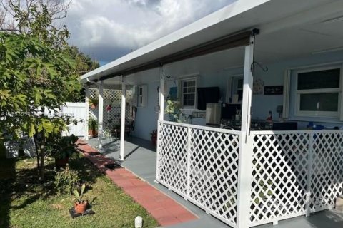 Villa ou maison à vendre à Miami, Floride: 4 chambres, 128.21 m2 № 2008305 - photo 27