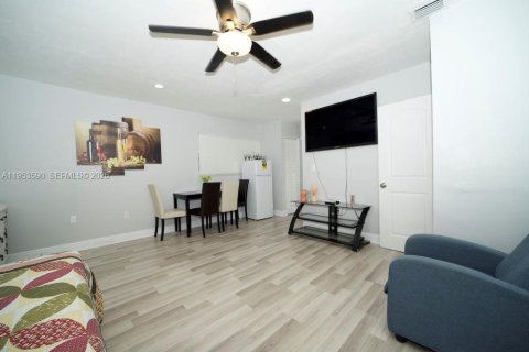 Villa ou maison à vendre à Miami, Floride: 4 chambres, 128.21 m2 № 2008305 - photo 13