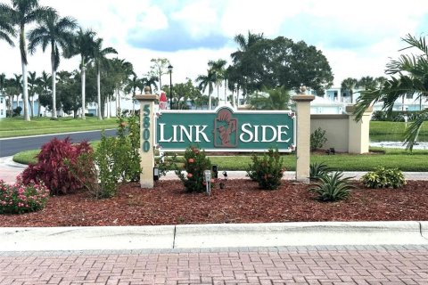 Condominio en alquiler en North Port, Florida, 2 dormitorios, 108.51 m2 № 1767573 - foto 1