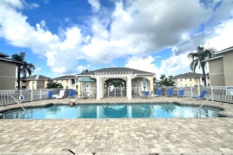 Condominio en alquiler en North Port, Florida, 2 dormitorios, 108.51 m2 № 1767573 - foto 15