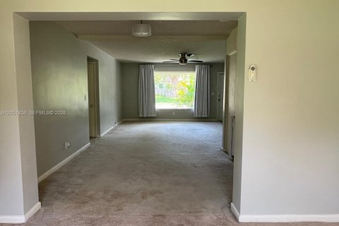 Villa ou maison à louer à Hollywood, Floride: 2 chambres, 120.22 m2 № 2172266 - photo 14