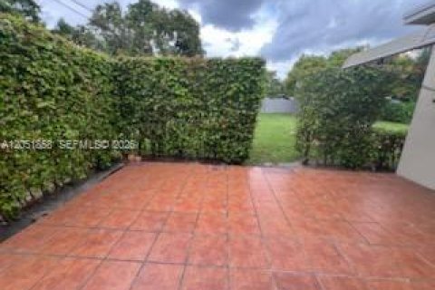 Villa ou maison à louer à Hollywood, Floride: 2 chambres, 120.22 m2 № 2172266 - photo 22