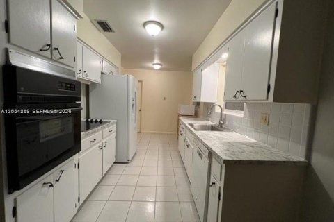 Villa ou maison à louer à Hollywood, Floride: 2 chambres, 120.22 m2 № 2172266 - photo 8
