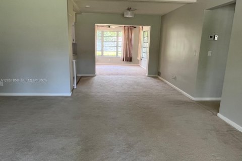 Villa ou maison à louer à Hollywood, Floride: 2 chambres, 120.22 m2 № 2172266 - photo 5