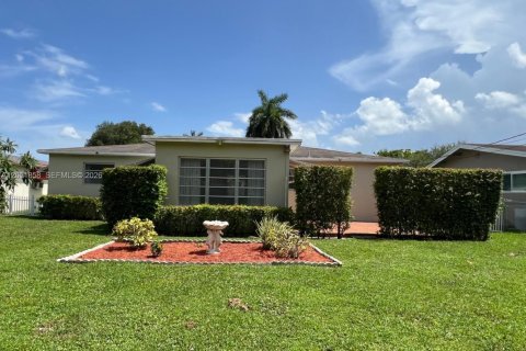 Villa ou maison à louer à Hollywood, Floride: 2 chambres, 120.22 m2 № 2172266 - photo 19