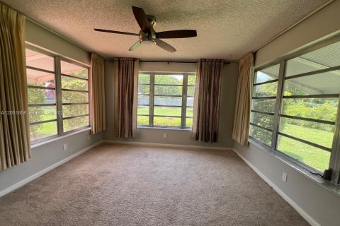 Villa ou maison à louer à Hollywood, Floride: 2 chambres, 120.22 m2 № 2172266 - photo 7