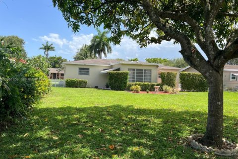 Villa ou maison à louer à Hollywood, Floride: 2 chambres, 120.22 m2 № 2172266 - photo 17