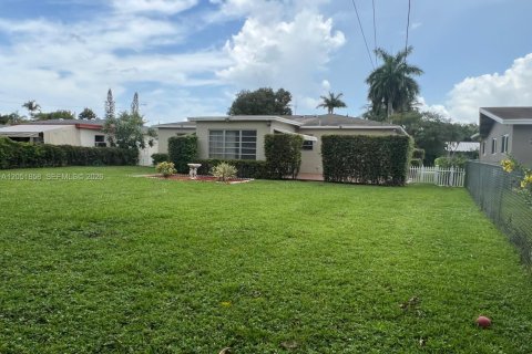 Villa ou maison à louer à Hollywood, Floride: 2 chambres, 120.22 m2 № 2172266 - photo 16