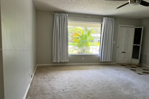 Villa ou maison à louer à Hollywood, Floride: 2 chambres, 120.22 m2 № 2172266 - photo 13