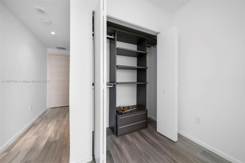 Снять в аренду кондоминиум в Майами, Флорида 3 спальни, 134.71м2, № 1941868 - фото 18