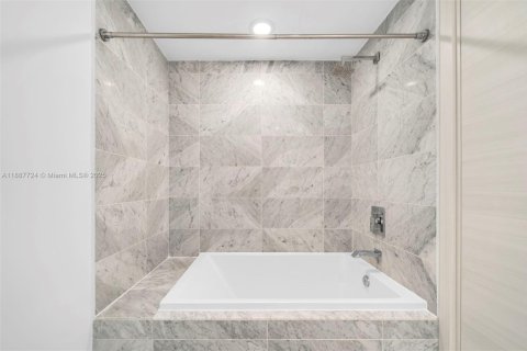 Copropriété à louer à Miami, Floride: 3 chambres, 134.71 m2 № 1941868 - photo 23
