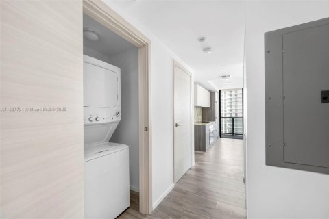 Снять в аренду кондоминиум в Майами, Флорида 3 спальни, 134.71м2, № 1941868 - фото 19