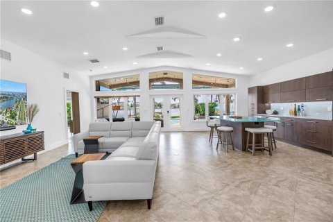 Villa ou maison à vendre à Treasure Island, Floride: 3 chambres, 194.82 m2 № 1911459 - photo 4
