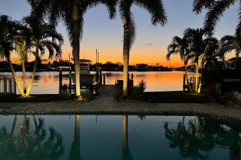 Villa ou maison à vendre à Treasure Island, Floride: 3 chambres, 194.82 m2 № 1911459 - photo 3