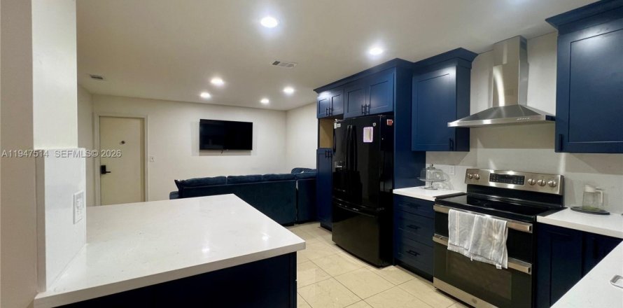 Дом в Мирамар, Флорида 3 спальни, 195.37м2 № 2003750