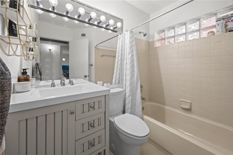 Copropriété à vendre à Plantation, Floride: 2 chambres, 91.51 m2 № 2387929 - photo 15