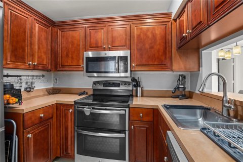 Copropriété à vendre à Plantation, Floride: 2 chambres, 91.51 m2 № 2387929 - photo 8
