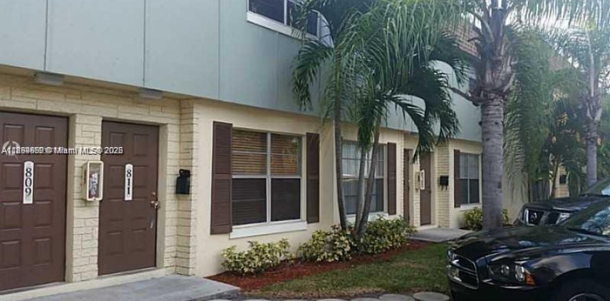 Adosado en Plantation, Florida 2 dormitorios, 87.14 m2 № 1947104