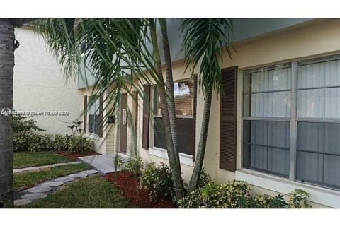 Adosado en alquiler en Plantation, Florida, 2 dormitorios, 87.14 m2 № 1947104 - foto 11