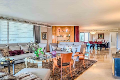 Condo in Bal Harbour, Florida, 3 bedrooms  № 1927512 - photo 17