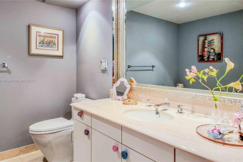 Condo in Bal Harbour, Florida, 3 bedrooms  № 1927512 - photo 21