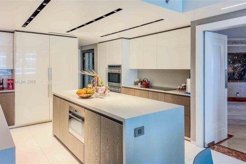 Condo in Bal Harbour, Florida, 3 bedrooms  № 1927512 - photo 4