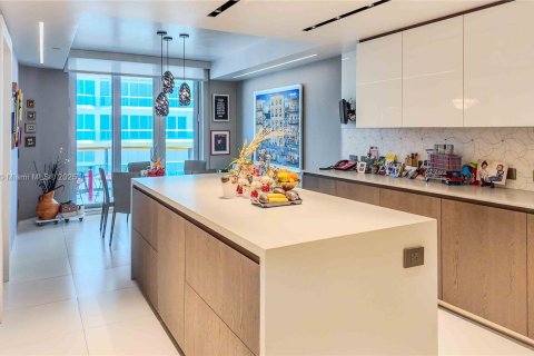 Condo in Bal Harbour, Florida, 3 bedrooms  № 1927512 - photo 5