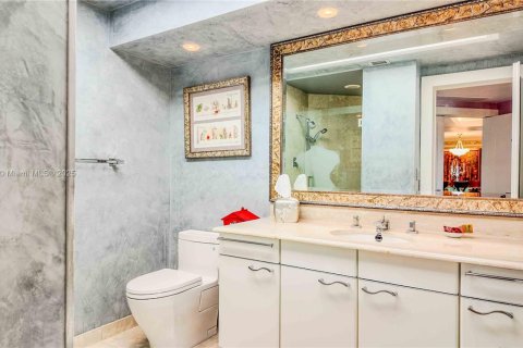 Condo in Bal Harbour, Florida, 3 bedrooms  № 1927512 - photo 23