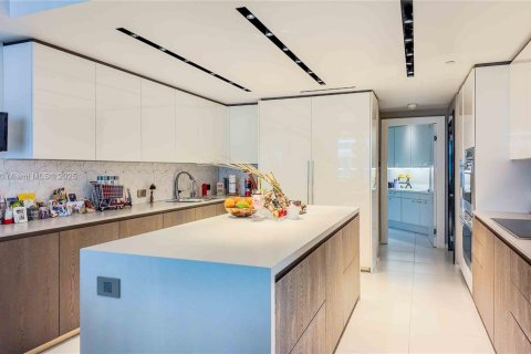 Condo in Bal Harbour, Florida, 3 bedrooms  № 1927512 - photo 1