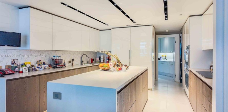 Condo in Bal Harbour, Florida, 3 bedrooms  № 1927512