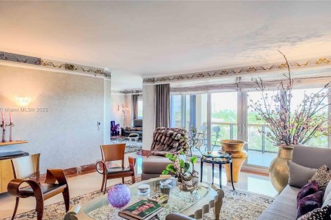 Condo in Bal Harbour, Florida, 3 bedrooms  № 1927512 - photo 14