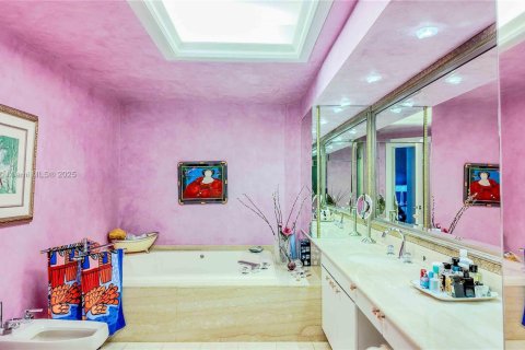 Condo in Bal Harbour, Florida, 3 bedrooms  № 1927512 - photo 25