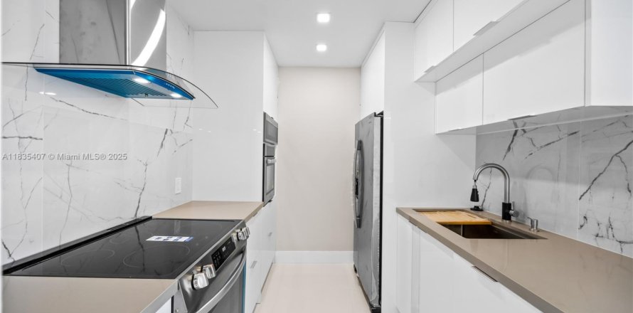 Condominio en Aventura, Florida, 2 dormitorios № 1818303