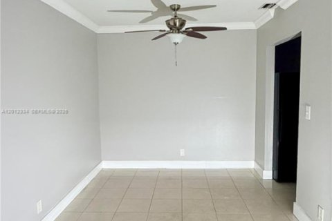 Casa en alquiler en Margate, Florida, 2 dormitorios, 346.53 m2 № 2074805 - foto 5