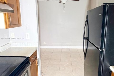 Casa en alquiler en Margate, Florida, 2 dormitorios, 346.53 m2 № 2074805 - foto 9