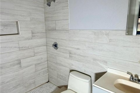 Casa en alquiler en Margate, Florida, 2 dormitorios, 346.53 m2 № 2074805 - foto 13