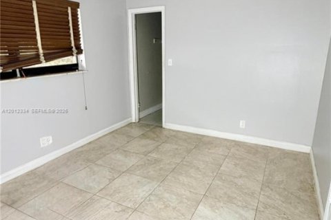 Casa en alquiler en Margate, Florida, 2 dormitorios, 346.53 m2 № 2074805 - foto 12