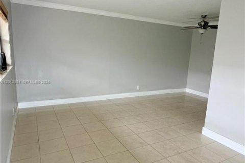 Casa en alquiler en Margate, Florida, 2 dormitorios, 346.53 m2 № 2074805 - foto 4