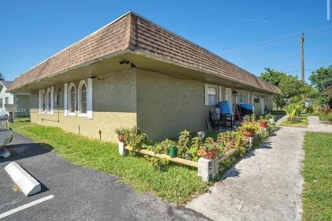 Casa en Margate, Florida 2 dormitorios, 346.53 m2 № 2074805