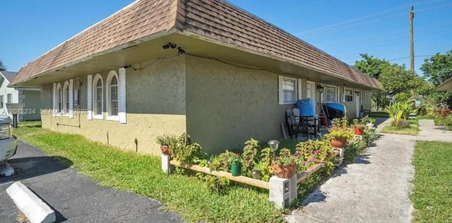 Casa en Margate, Florida 2 dormitorios, 346.53 m2 № 2074805