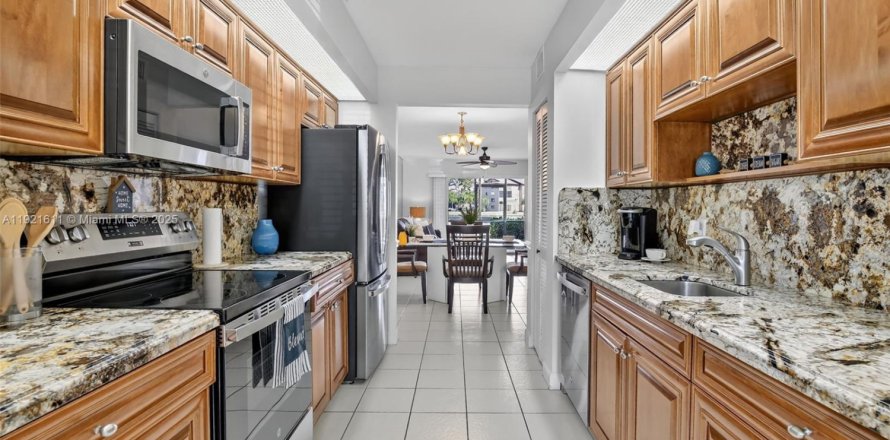 Condominio en Pembroke Pines, Florida, 2 dormitorios  № 1975535