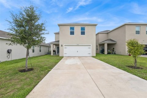 House in Apopka, Florida 4 bedrooms, 214.42 sq.m. № 2150945 - photo 20