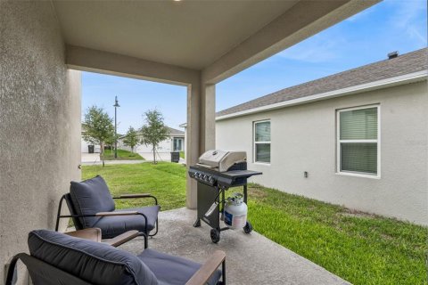 House in Apopka, Florida 4 bedrooms, 214.42 sq.m. № 2150945 - photo 18