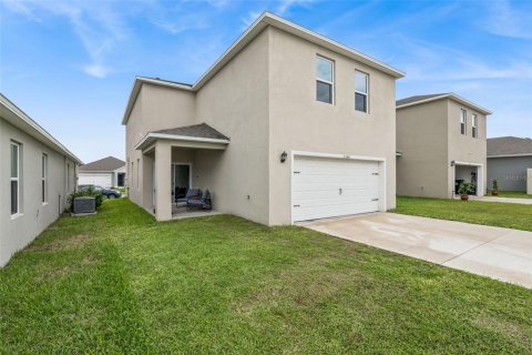 House in Apopka, Florida 4 bedrooms, 214.42 sq.m. № 2150945 - photo 19