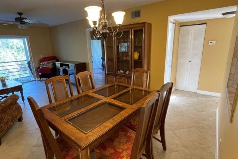 Condo in West Palm Beach, Florida, 2 bedrooms  № 1865367 - photo 2