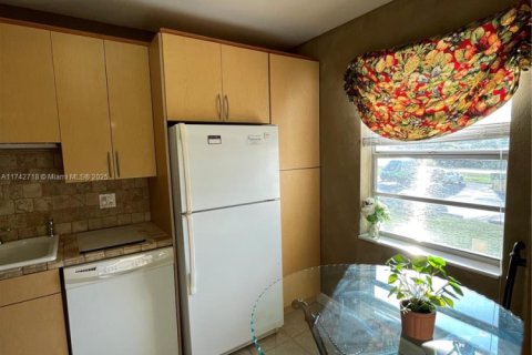 Condo in West Palm Beach, Florida, 2 bedrooms  № 1865367 - photo 7