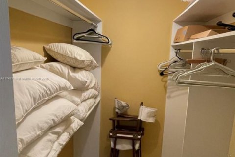 Condo in West Palm Beach, Florida, 2 bedrooms  № 1865367 - photo 18