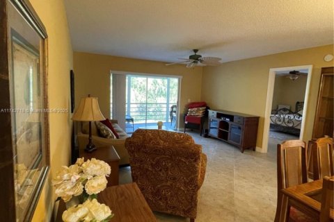 Condo in West Palm Beach, Florida, 2 bedrooms  № 1865367 - photo 3